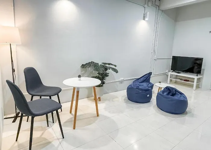 Shapel Hostel And Cafe